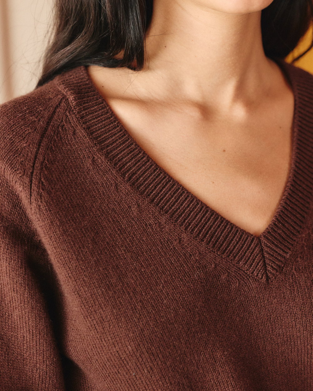 Le pull en cachemire avec col en V