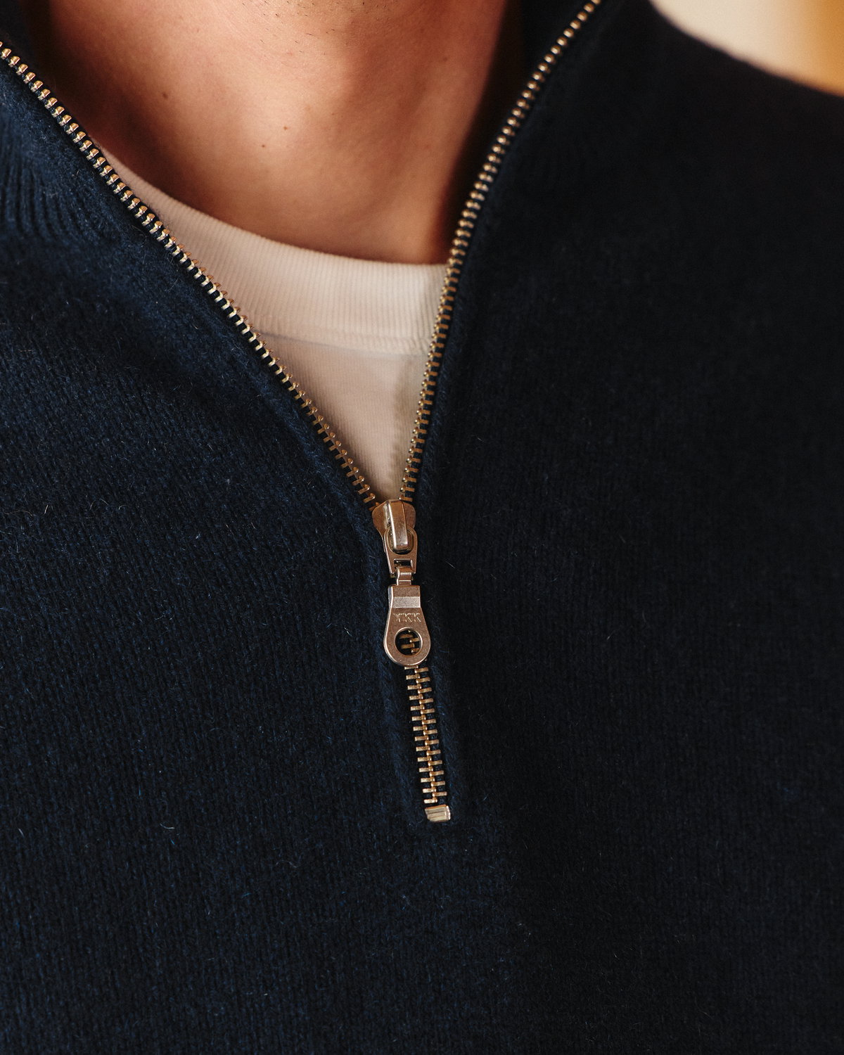 Le pull en cachemire avec fermeture éclair