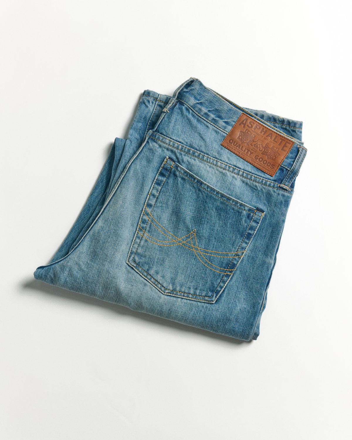 L'édition de l'anniversaire de Jeans réguliers